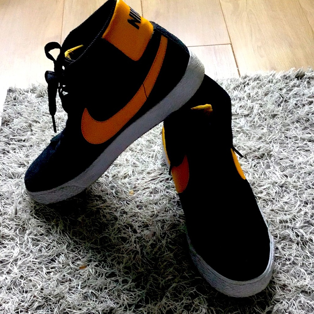 Size 9 Blazer Mids Yellow and Black